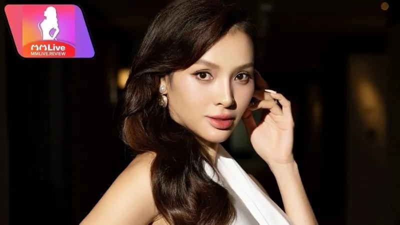 Sự nghiệp ca hát và diễn xuất của Phương Trinh Jolie